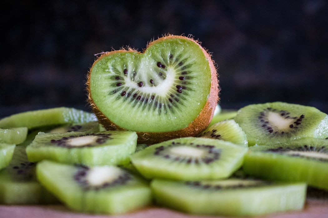Có thể nói trong tất cả các loại quả, Kiwi là “nhà vô địch” về hàm lượng vitamin C