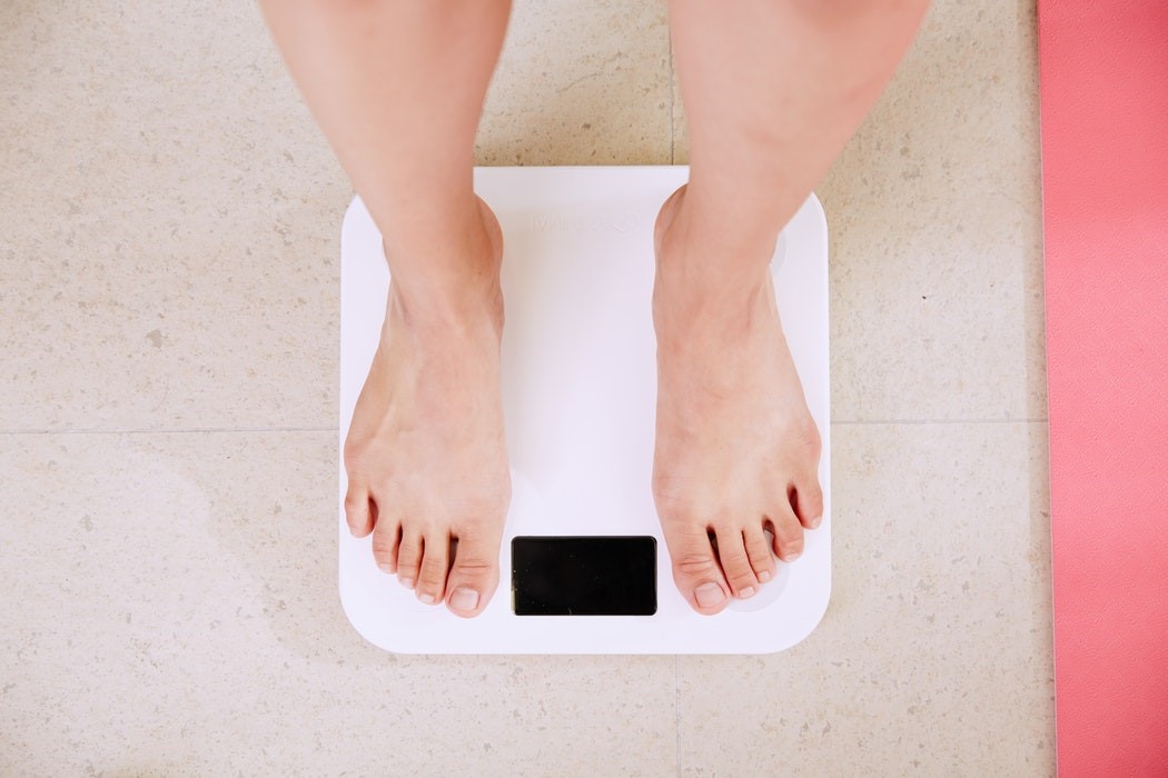 Nạp quá nhiều thịt có thể dẫn đến việc tăng cân không kiểm soát.