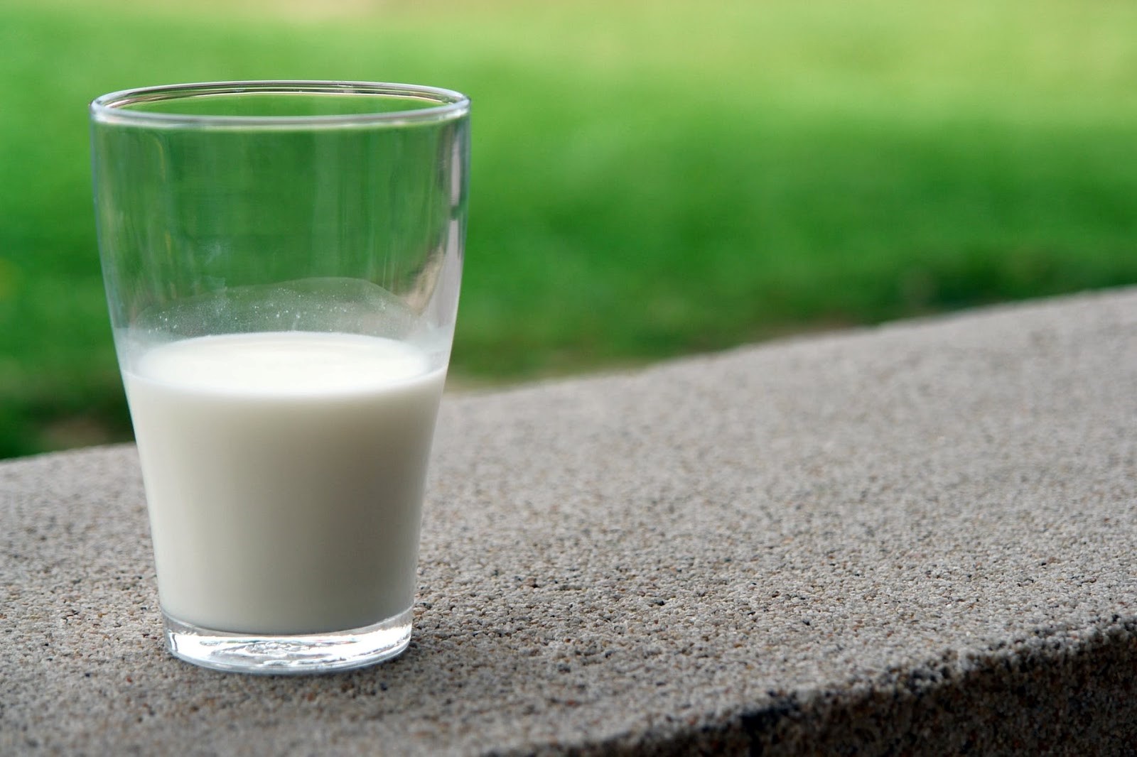 Sữa là thực phẩm lý tưởng bổ sung canxi và protein cho cơ thể mẹ
