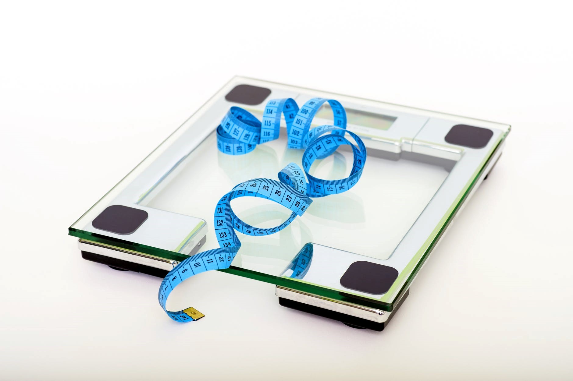 Kiểm tra cân nặng và số đo thường xuyên để hiểu cơ thể mình và điều chỉnh