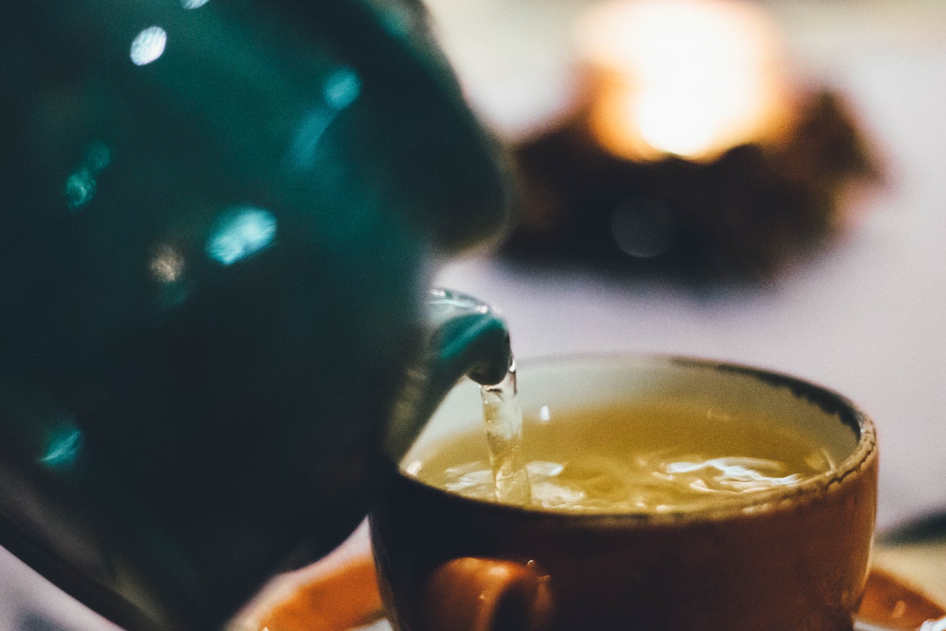 việc kết hợp giữa caffeine và catechin được có trong trà có thể thúc đẩy tỉ lệ trao đổi chất