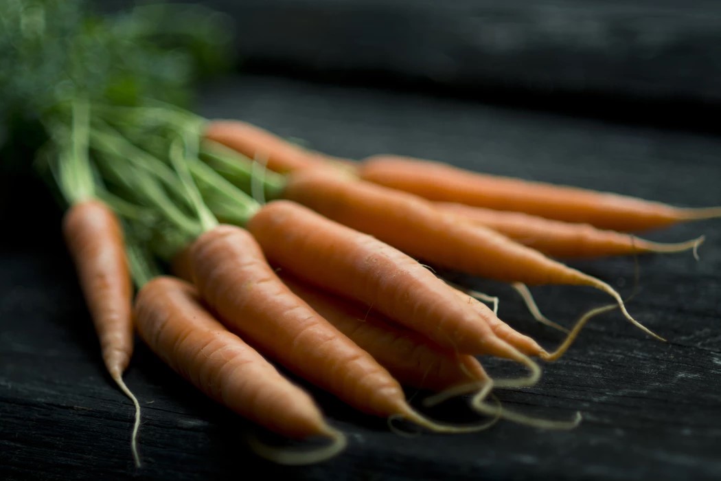 Vitamin A trong cà rốt hỗ trợ thị lực ban đêm
