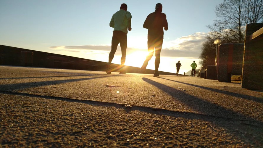 Hãy kết hợp chạy bộ với những bài tập luyện hằng ngày để đảm bào sức khỏe toàn diện