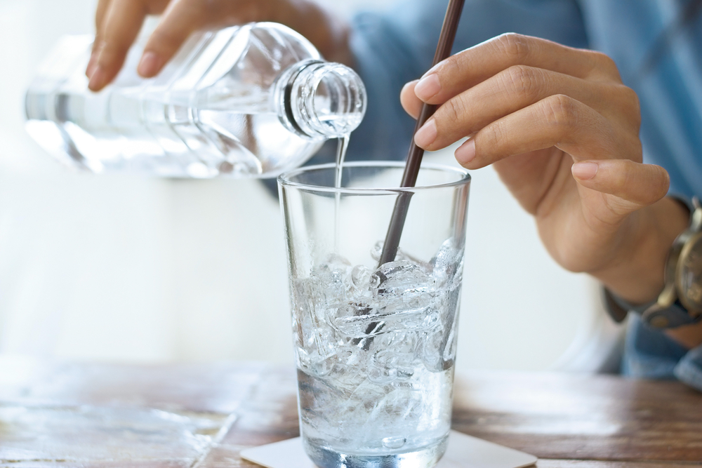 Uống nước đá lạnh sau tập có thể đau dạ dày